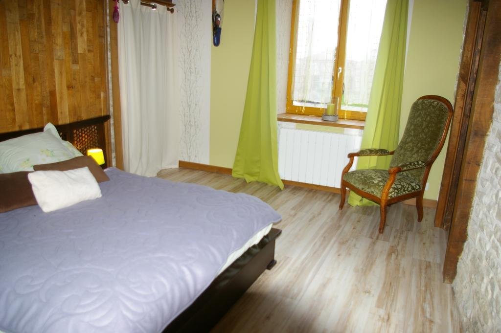 Gite Au Chalet Laferté-sur-Aube Cameră foto